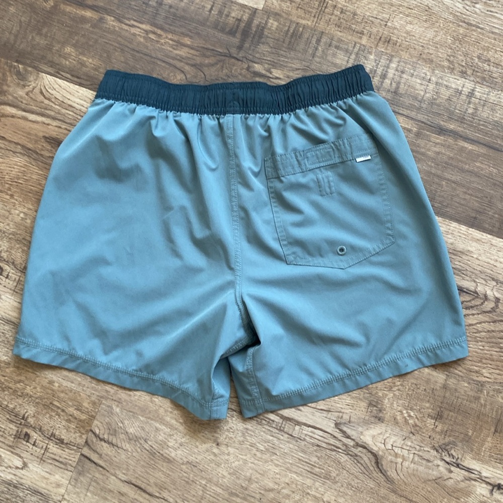 Vuori Men's Kore Shorts In Oregano Green - Picture 3 of 4